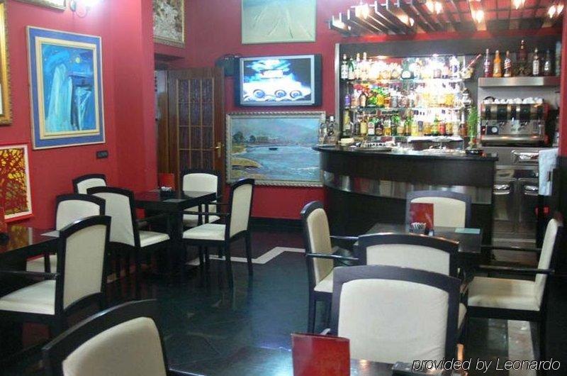 Art Hotel Nirvana Тирана Ресторант снимка