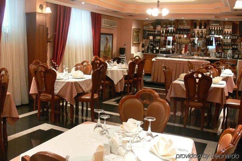 Art Hotel Nirvana Тирана Ресторант снимка