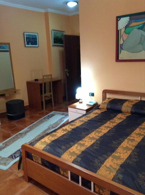 Art Hotel Nirvana Тирана Стая снимка