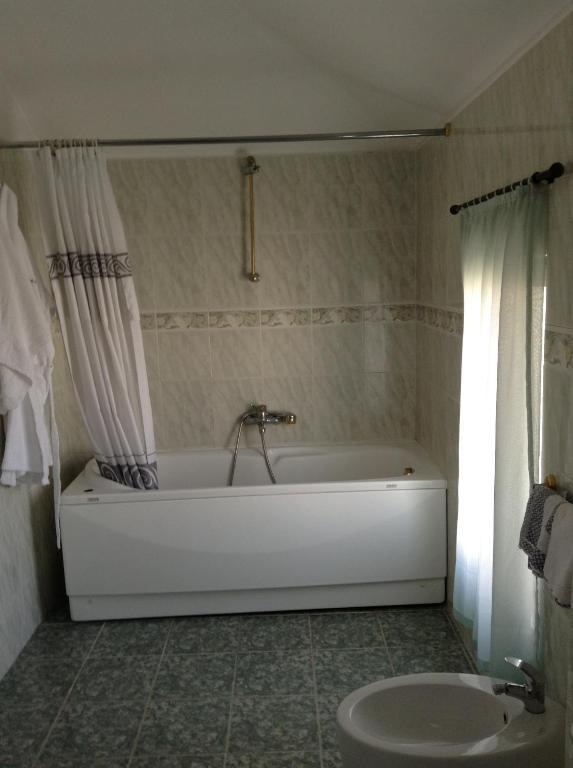 Art Hotel Nirvana Тирана Стая снимка