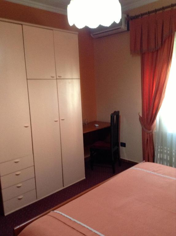 Art Hotel Nirvana Тирана Стая снимка