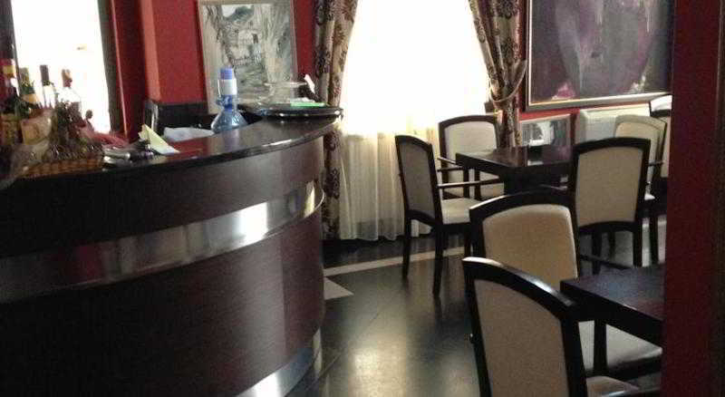 Art Hotel Nirvana Тирана Ресторант снимка